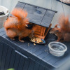 Mut und Taktik: Zwei Hörnchen, ein Balkon